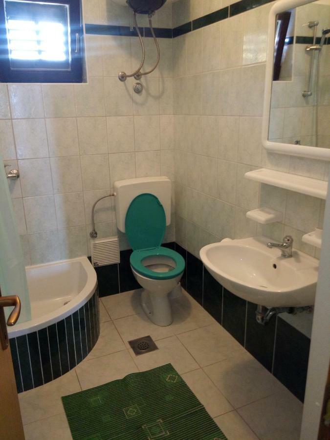 Apartman Cemeljic Lägenhet Mandre Exteriör bild